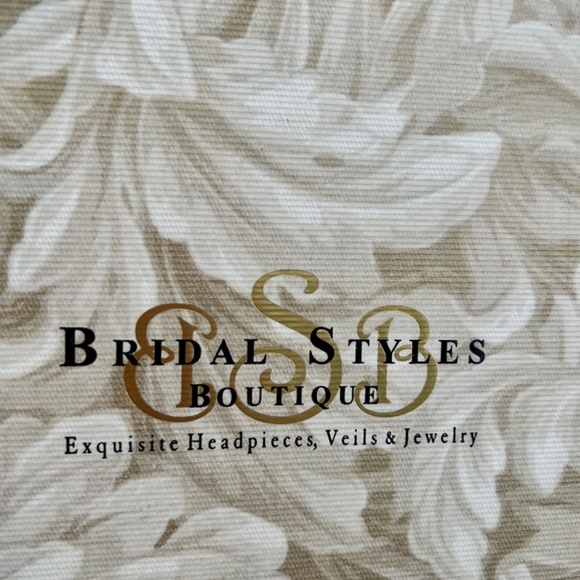 Tiara Crown Swarovski Crystals - Picture 7 of 9